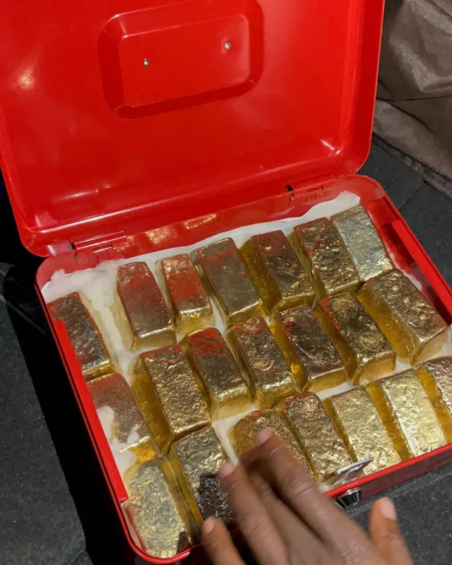Lingots d'or prêts à l'exportation